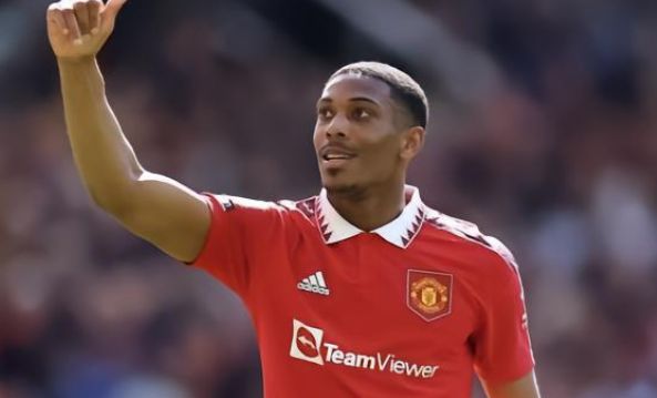 司职中场 司职中场