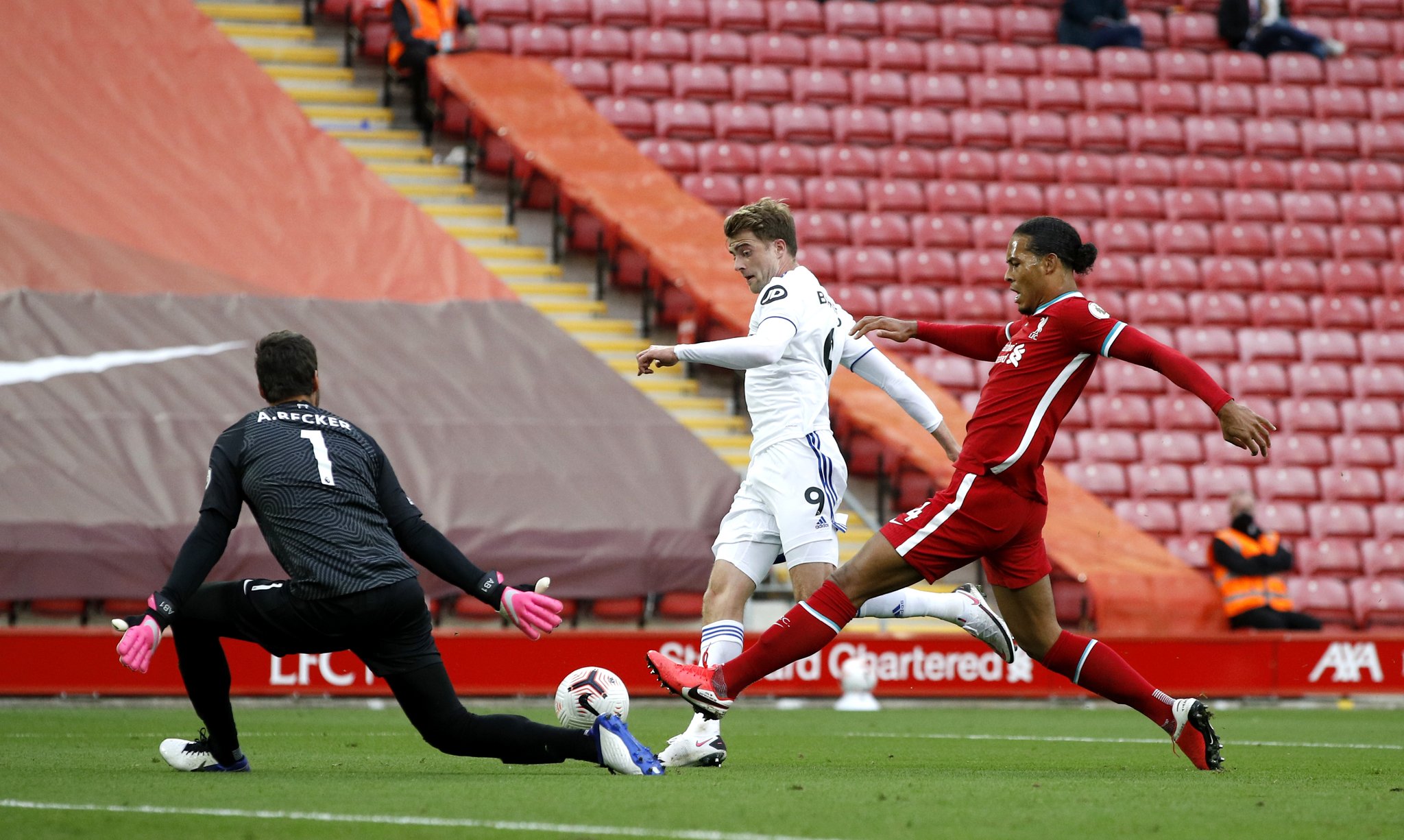 场备受瞩目 场备受瞩目